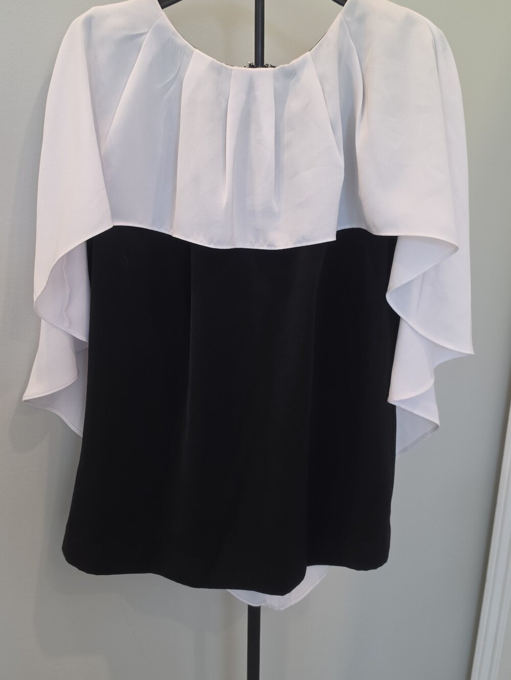 RAVEL Black Sleeveless Top With a White Capelet Overlay SMALL